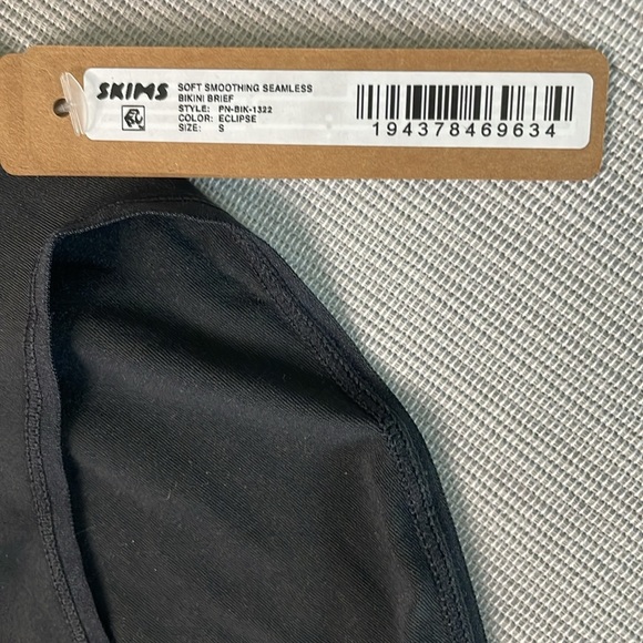 SKIMS NWT Soft Smoothing Seamless Bikini Brief Color Eclipse Black Size Small - Picture 5 of 6